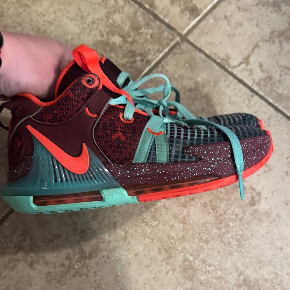 LeBron witness 7